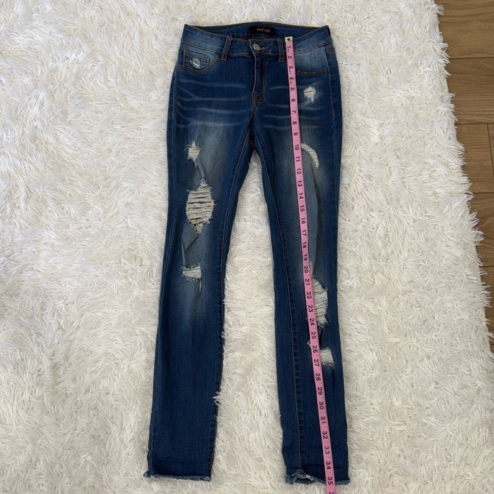 Stretchy ripped jeans